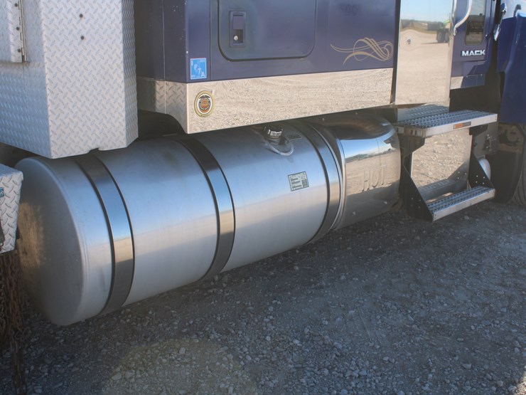 #2045-•-#2045--2013-mack-chu613-semi-tractor-image-29