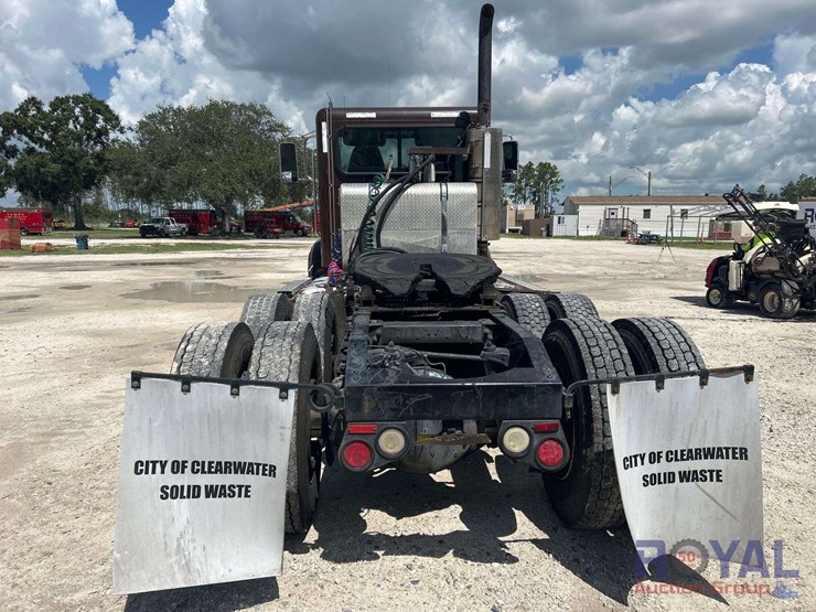 2014-peterbilt-384-image-12