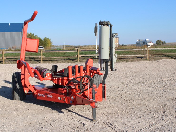 #2097-•-#2097--kuhn-rw1610-single-bale-wrapper-with-twin-wrapper,-monitor,-great-shape-with-low-use!-image-10