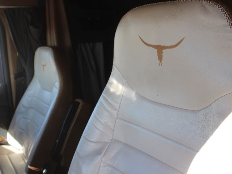 #2045-•-#2045--2013-mack-chu613-semi-tractor-image-47