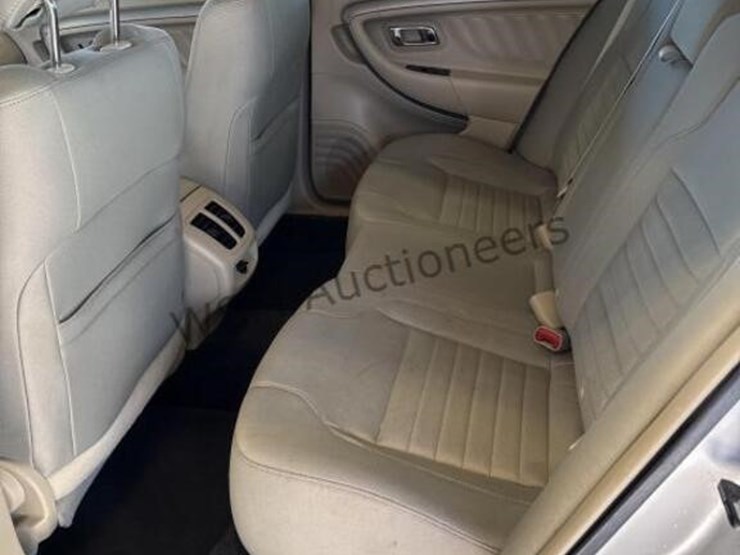 2016-ford-taurus-se-sdn-image-23