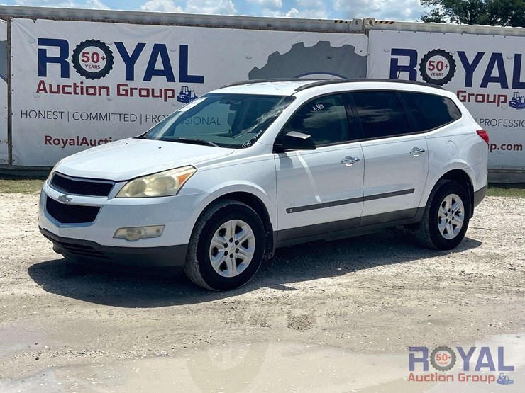 2009-chevrolet-traverse-ls-image-1