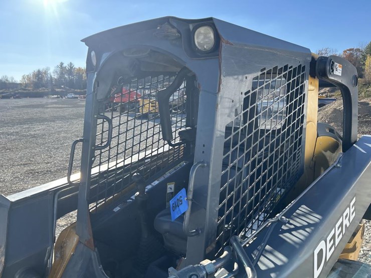 2016-deere-326e-image-35