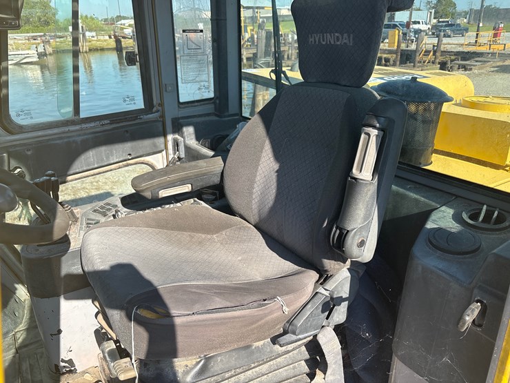 2012-hyundai-160d-7e-image-11