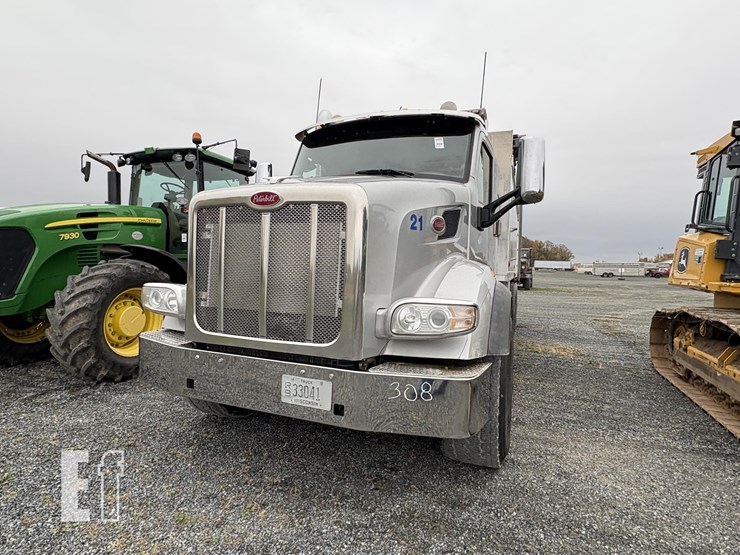 2015-peterbilt-567-image-2