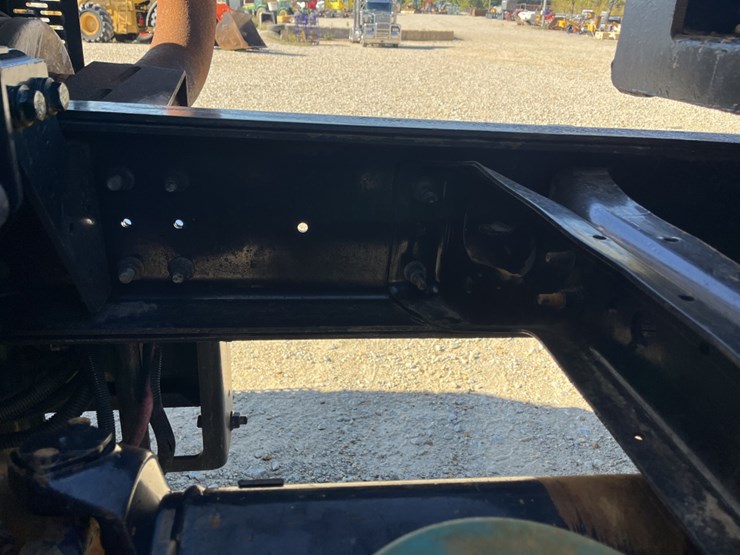 2012-international-7600-image-11