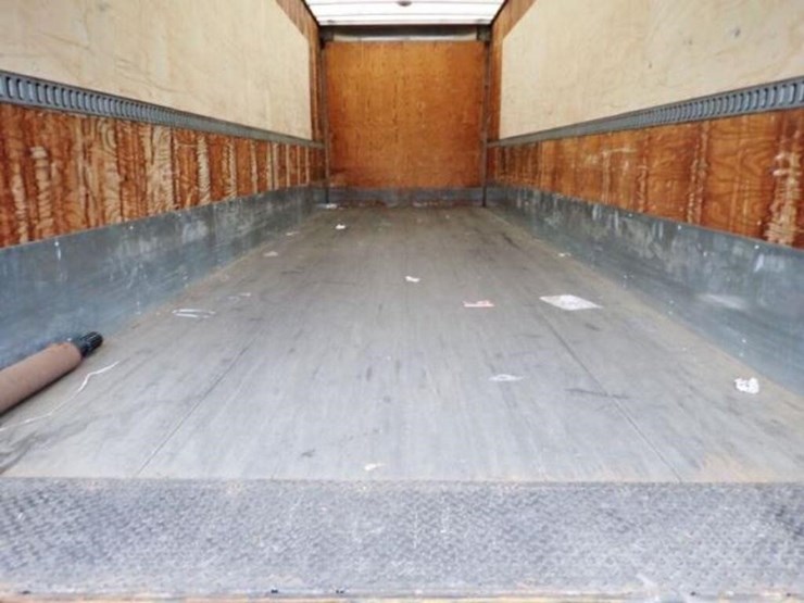 inoperable-2010-freightliner-m2106-business-class-image-55