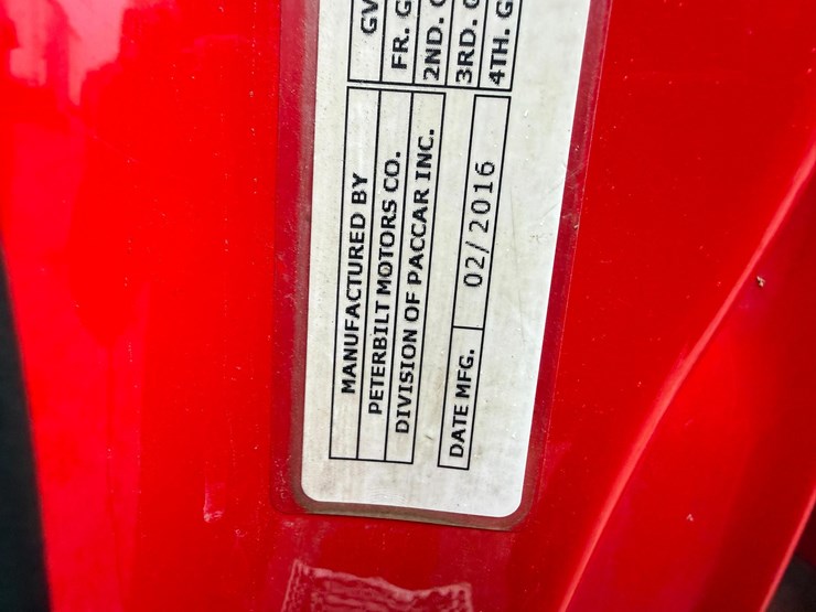 2017-peterbilt-567-image-16