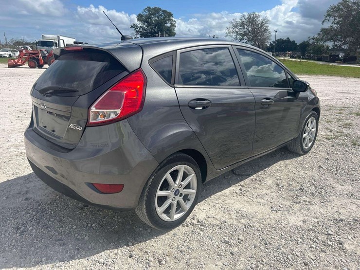 2019-ford-fiesta-se-hatchback-image-3