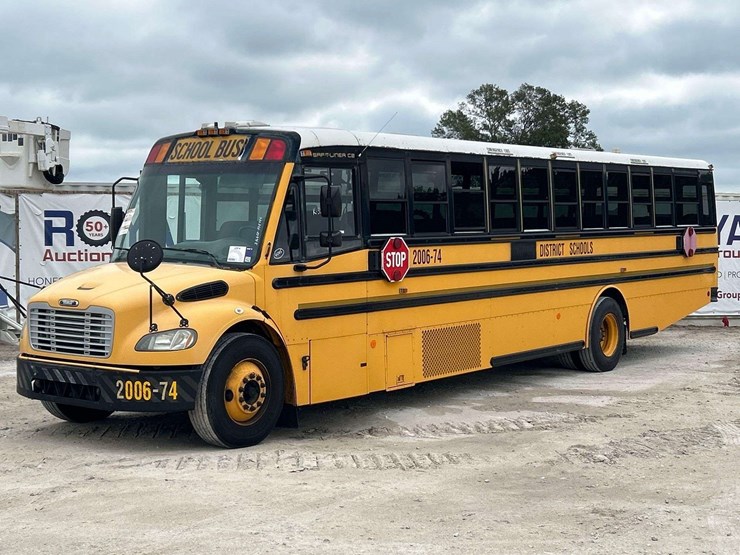 2007-freightliner-b2-image-1