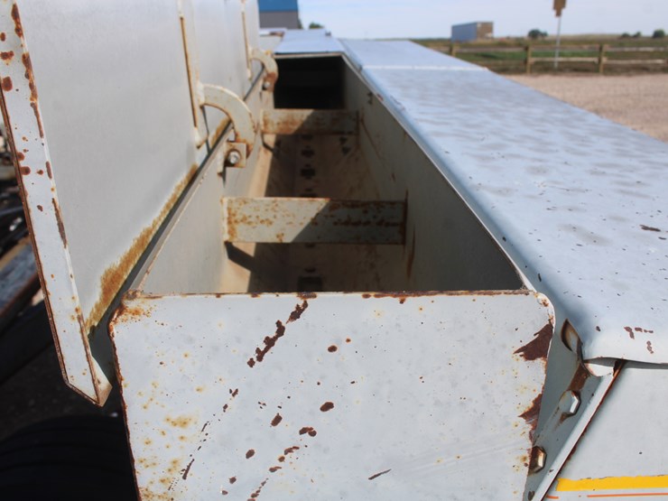 #2013-•-26-ft-crustbuster-grass-drill-image-15