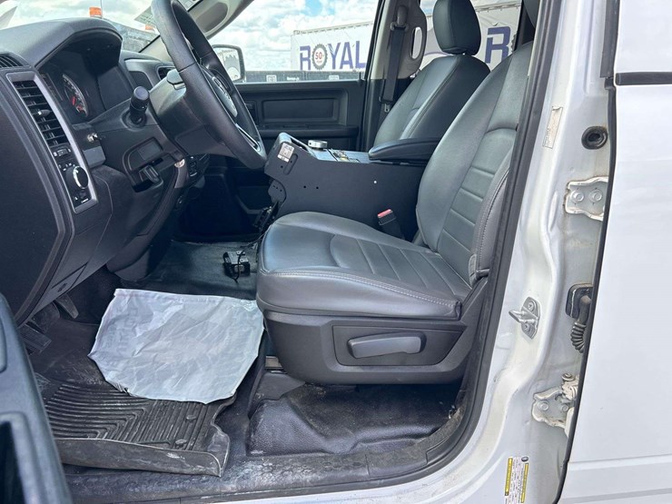 2019-ram-1500-classic-image-11