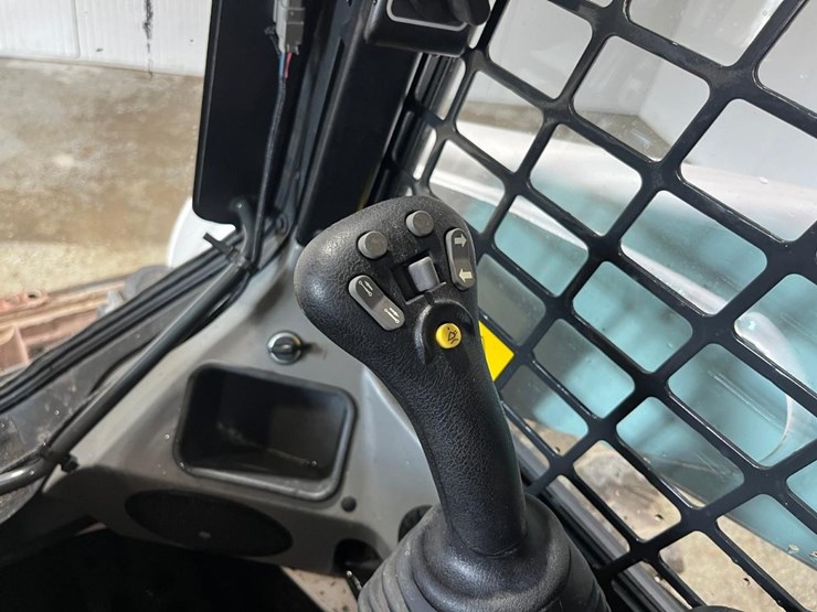 2023-bobcat-s650-image-33