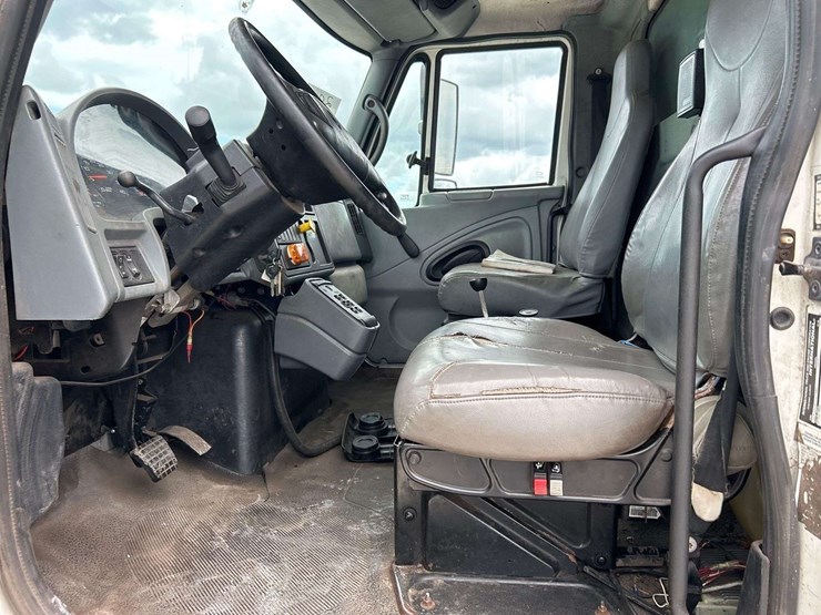 2003-international-7400-image-11