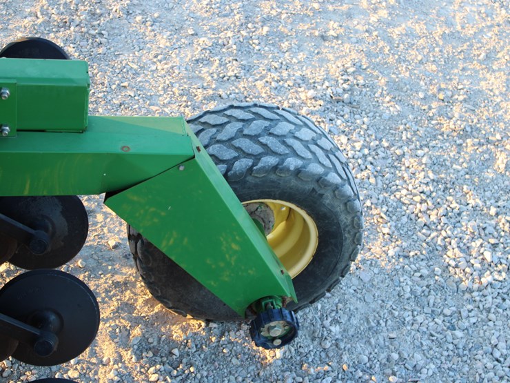 john-deere-1590-image-39