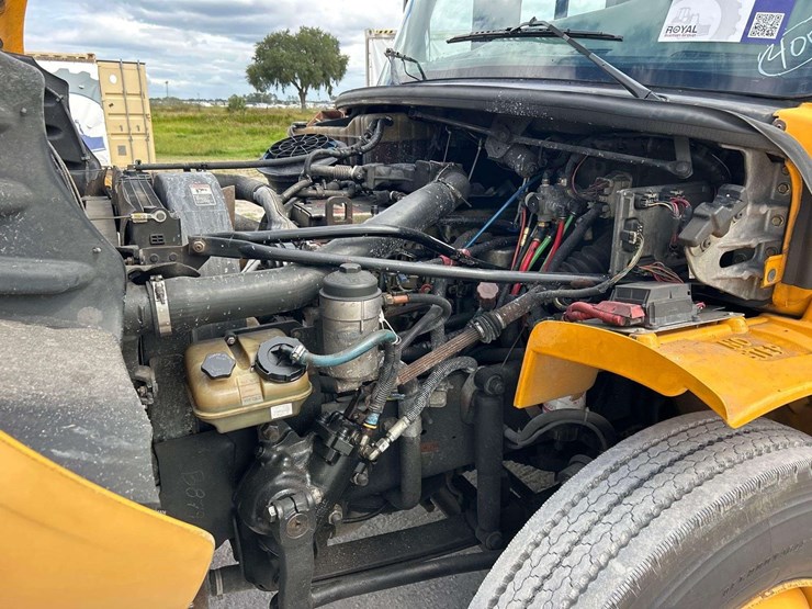 2007-freightliner-b2-image-7