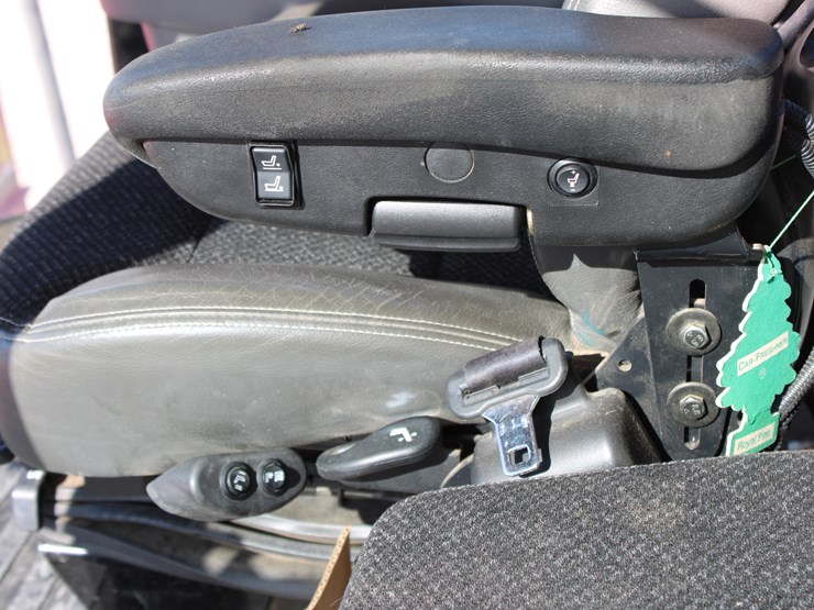 #2065-•-#2065---mf-hesston-wr-9770-swather-image-102