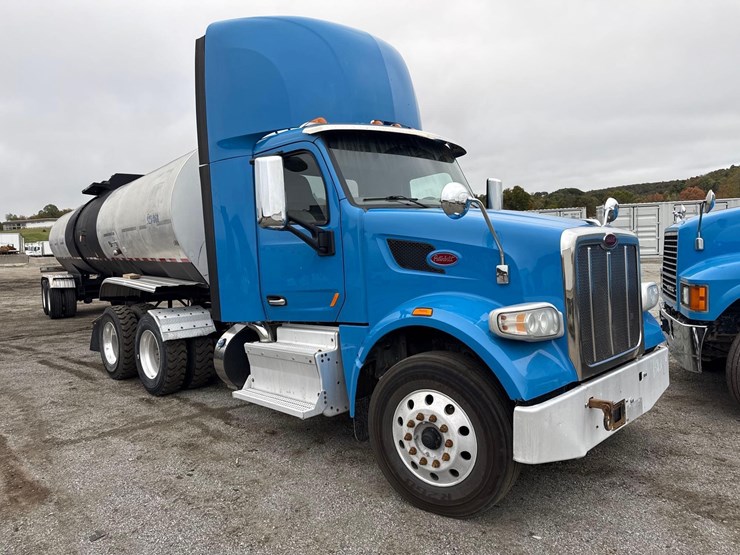 2018-peterbilt-567-image-3