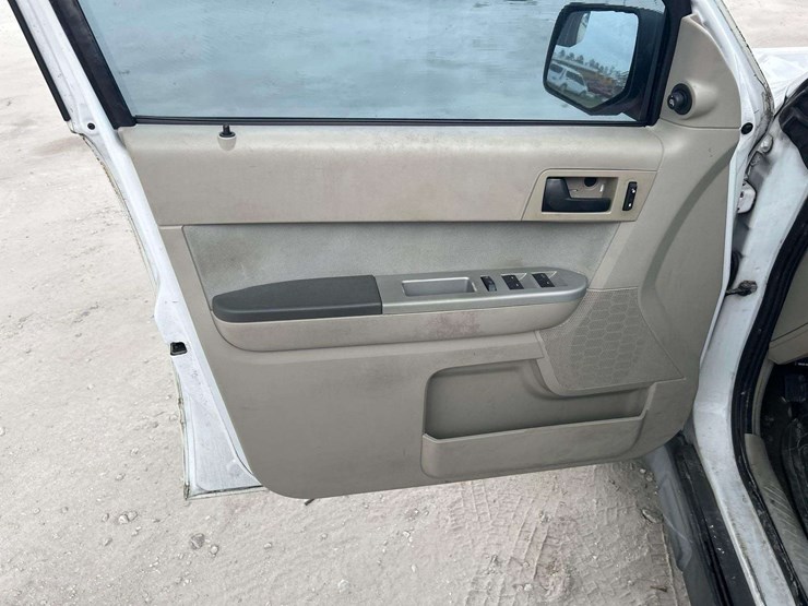 2011-ford-escape-xlt-image-13