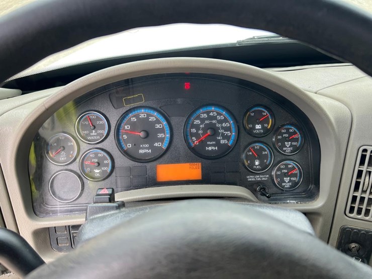 2017-international-durastar-4300-image-32