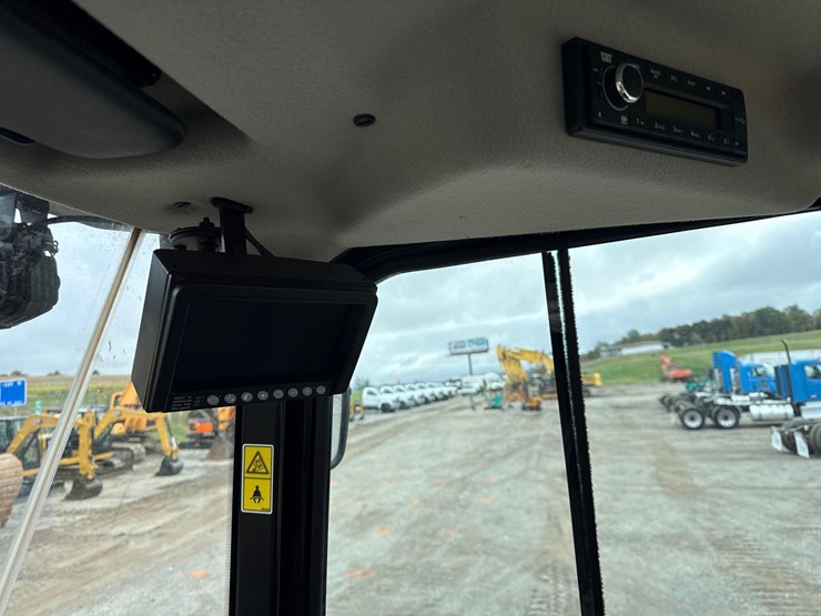 2023-caterpillar-910-image-13