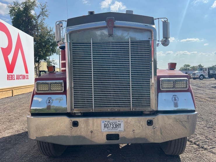 kenworth-t/a-day-cab-road-tractor-image-7