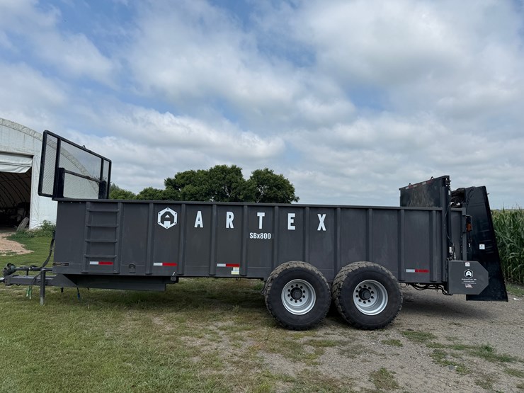 artex-sbx-800-manure-spreader-image-1