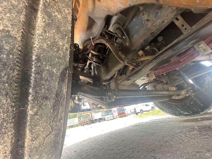 2009-freightliner-b2-image-18