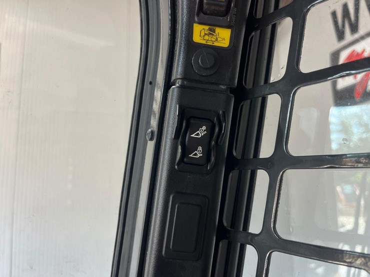 2023-bobcat-s650-image-28