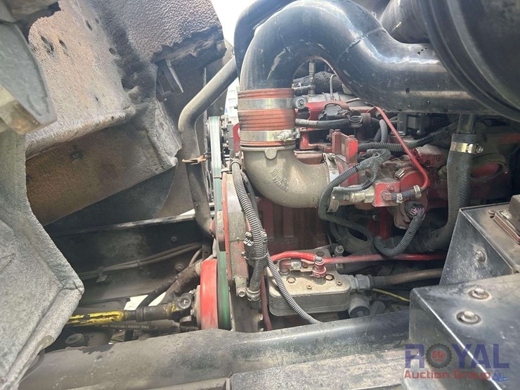 2012-crane-carrier-low-entry-t/a-rear-loader-garbage-truck-image-8