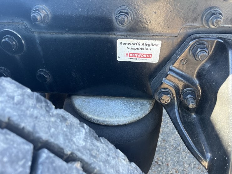 2015-kenworth-w900-image-11