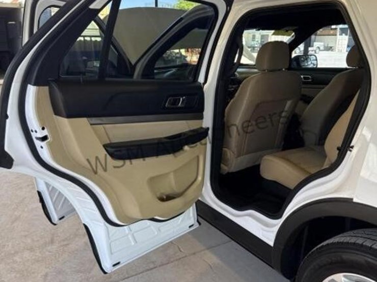 2017-ford-explorer-image-28