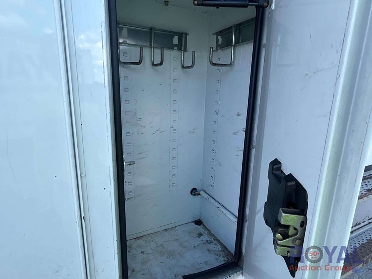 2016-freightliner-m2-106-altec-am50-50ft.-insulated-material-handling-bucket-truck-image-31