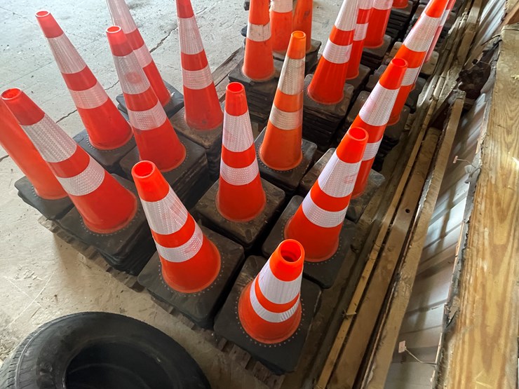 #1051-•-(60)-reflective-traffic-cones-image-3