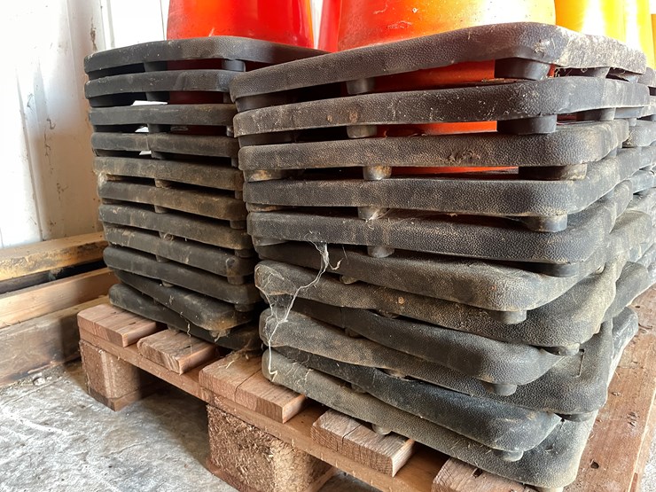 #1053-•-(60)-reflective-traffic-cones-image-4