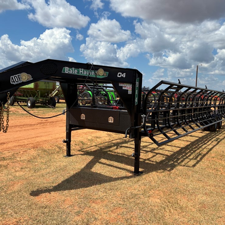 #T8083 • Industrias America 40F Bale Trailer