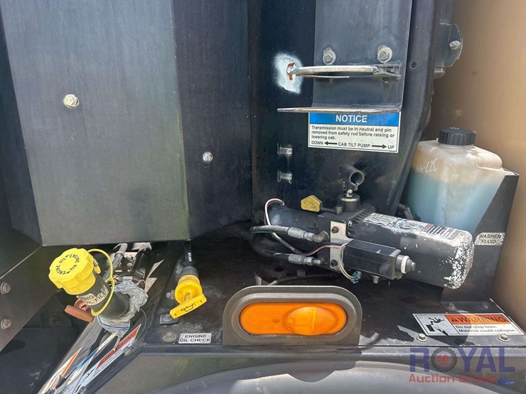 2012-crane-carrier-low-entry-t/a-rear-loader-garbage-truck-image-20