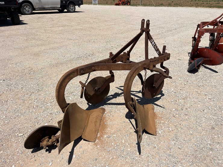 #t13740-•-massey-ferguson-plow-image-3