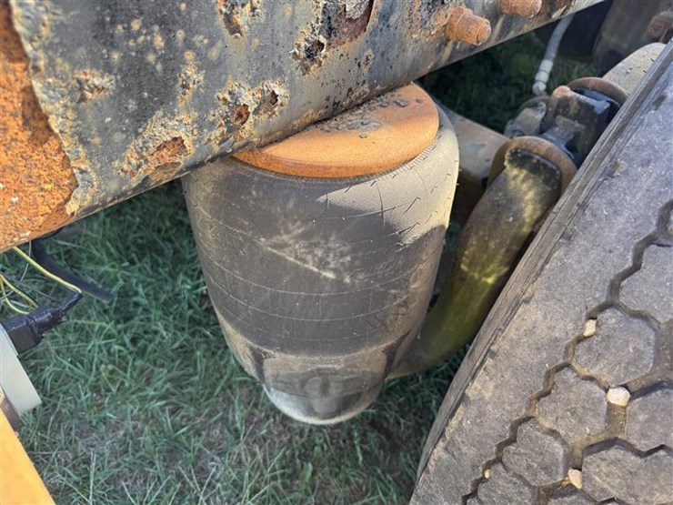 2005-peterbilt-387-image-42