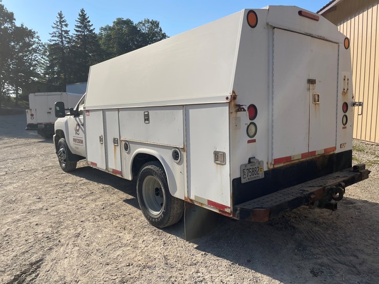 #1008-•-2012-chevy-3500-utility-truck,-(has-title)-image-8