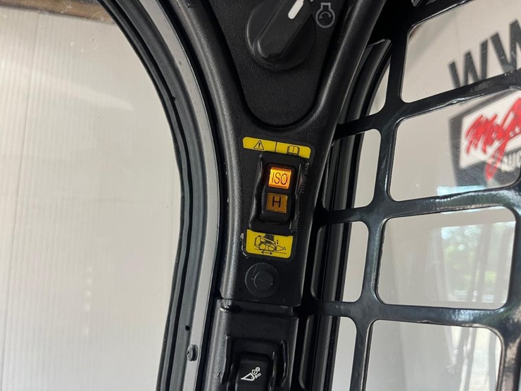 2023-bobcat-s650-image-27