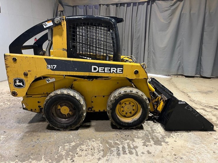 john-deere-317-image-6