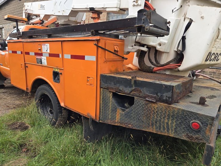 2005-ford-f550-xl-image-23