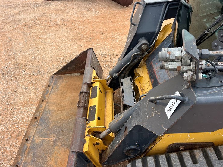 2010-deere-333d-image-3