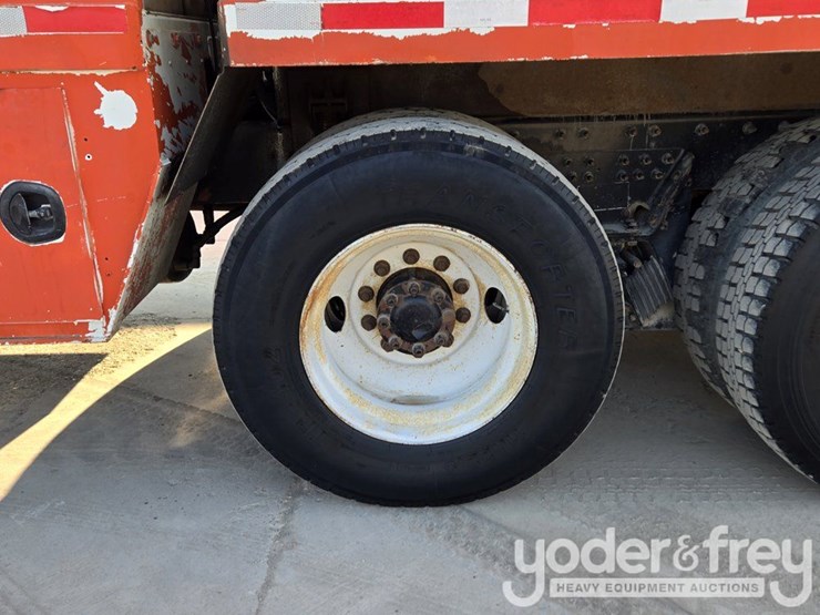 2009-international-7300-image-10