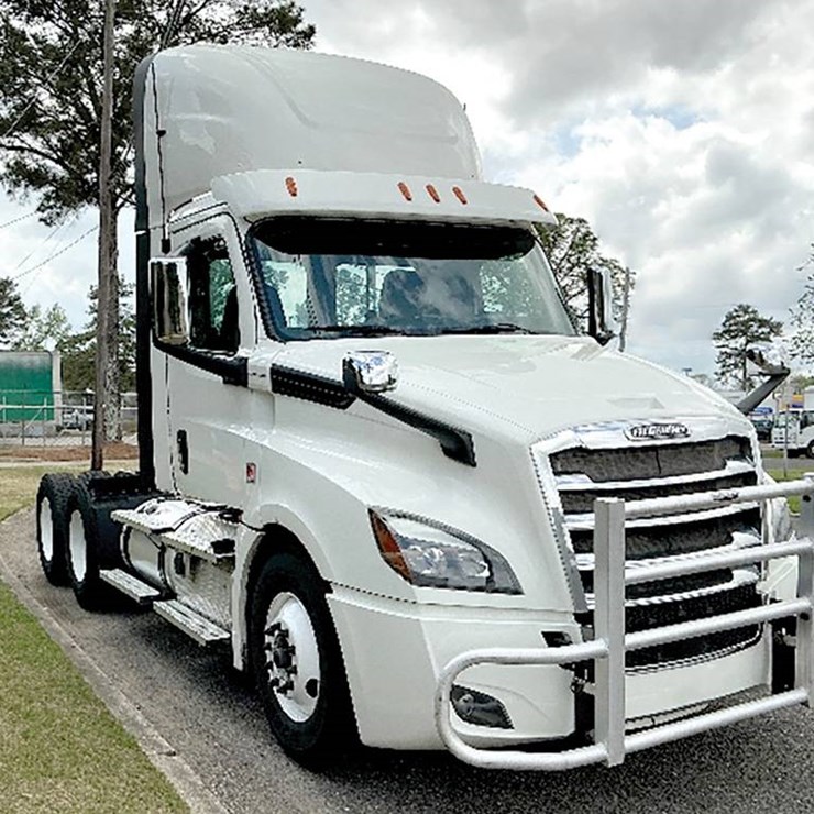 2020 FREIGHTLINER CASCADIA 126