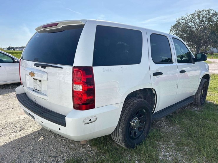 2014-chevrolet-tahoe-image-3