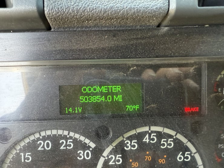 #2881-•-2018-freightliner-ca125slp-mid-roof-sleeper-truck-image-8