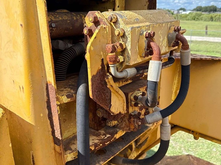 grove-4x4-rough-terrain-hydraulic-crane-image-25