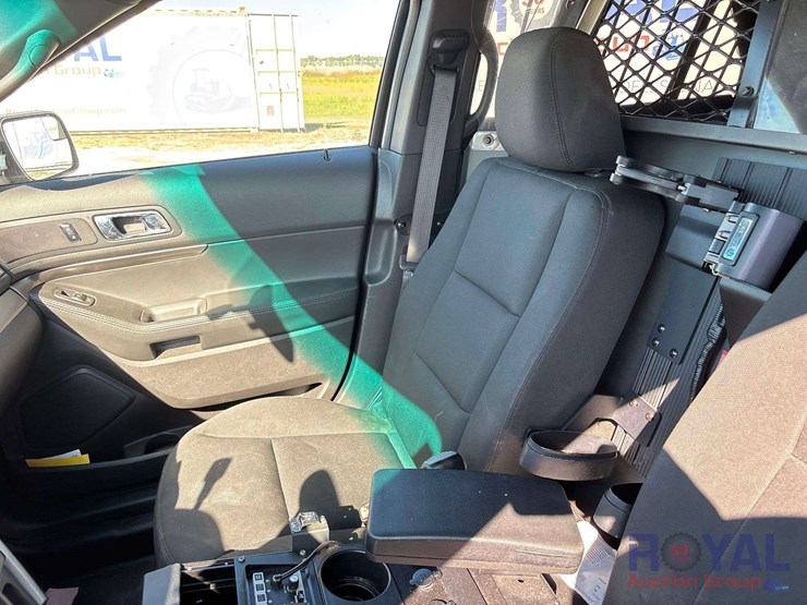 2015-ford-explorer-image-19